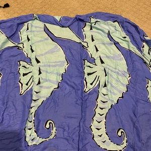 Adorable seahorse scarf!